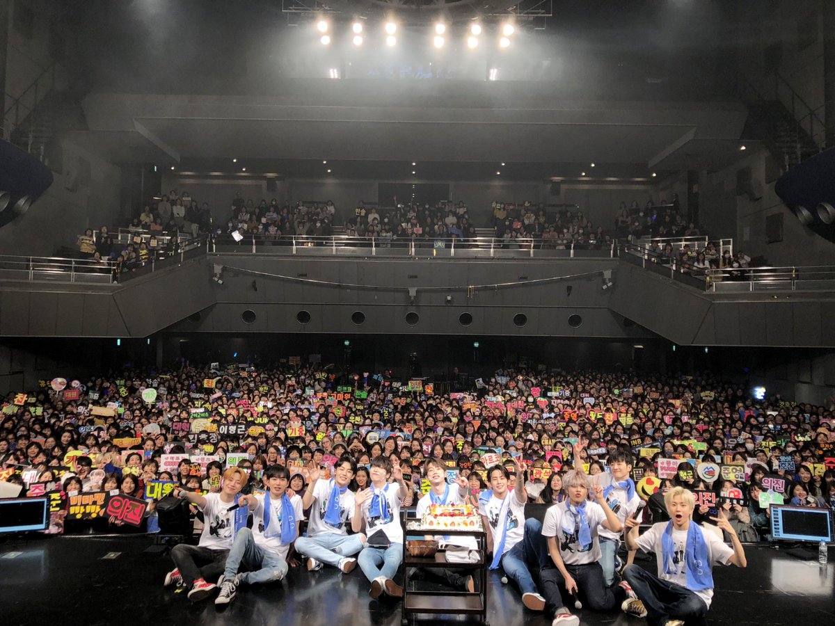 [#FOR_UNME]

오사카에서 멋진 무대를 보여준 유앤비
그리고 누구보다 열렬히 응원해준 유앤미
모두 오늘이 어느때보다 행복한 하루로 기억되길 바랍니다😊

오랜만에 무대에서 유앤미를 만나서
너무 반가웠어요♥
27일 도쿄에서의 콘서트도 많이 기대해주세요✌

#유앤비 #UNB #유앤미 #UNME