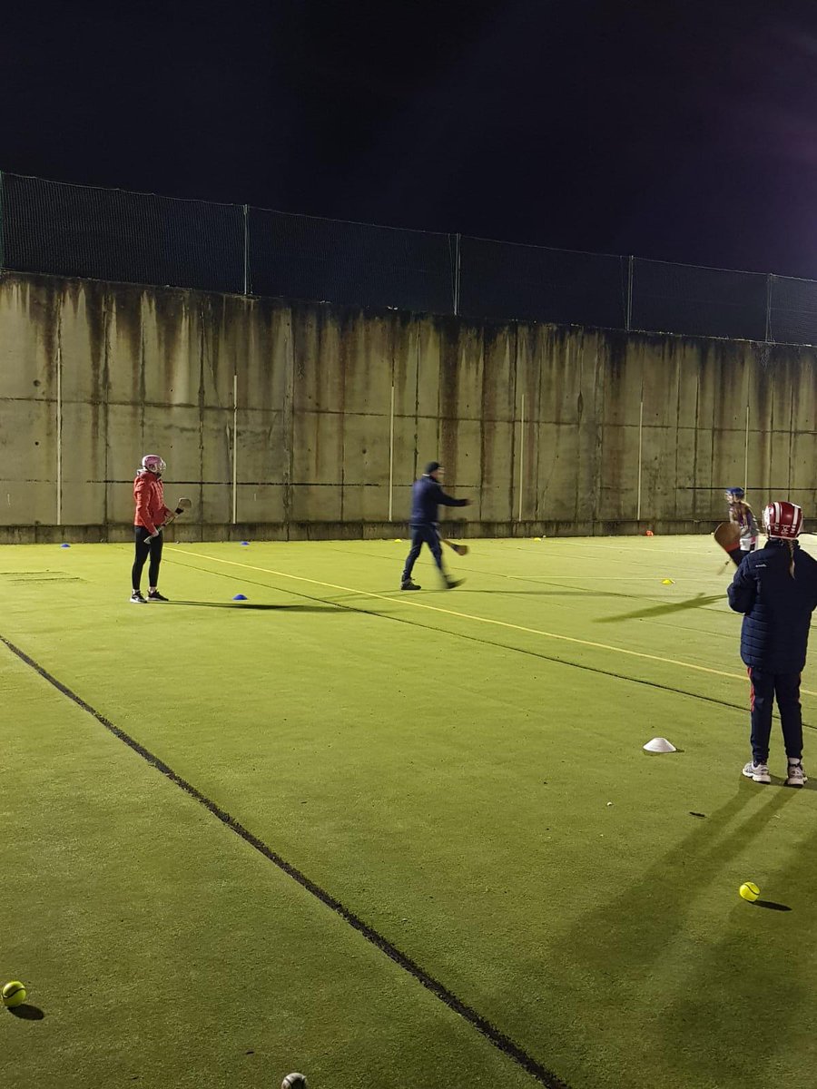 CamogieDevelop's tweet image. A fantastic turnout of 44 eager club coaches attended the recently organsied @WestmeathCamogi Ball Wall Workshop(12-14yrs) in Cullion with Martin Fogarty. Well done to everyone who attended and the 24 girls who energetically took part @OfficialCamogie #learning #coaching #camogie