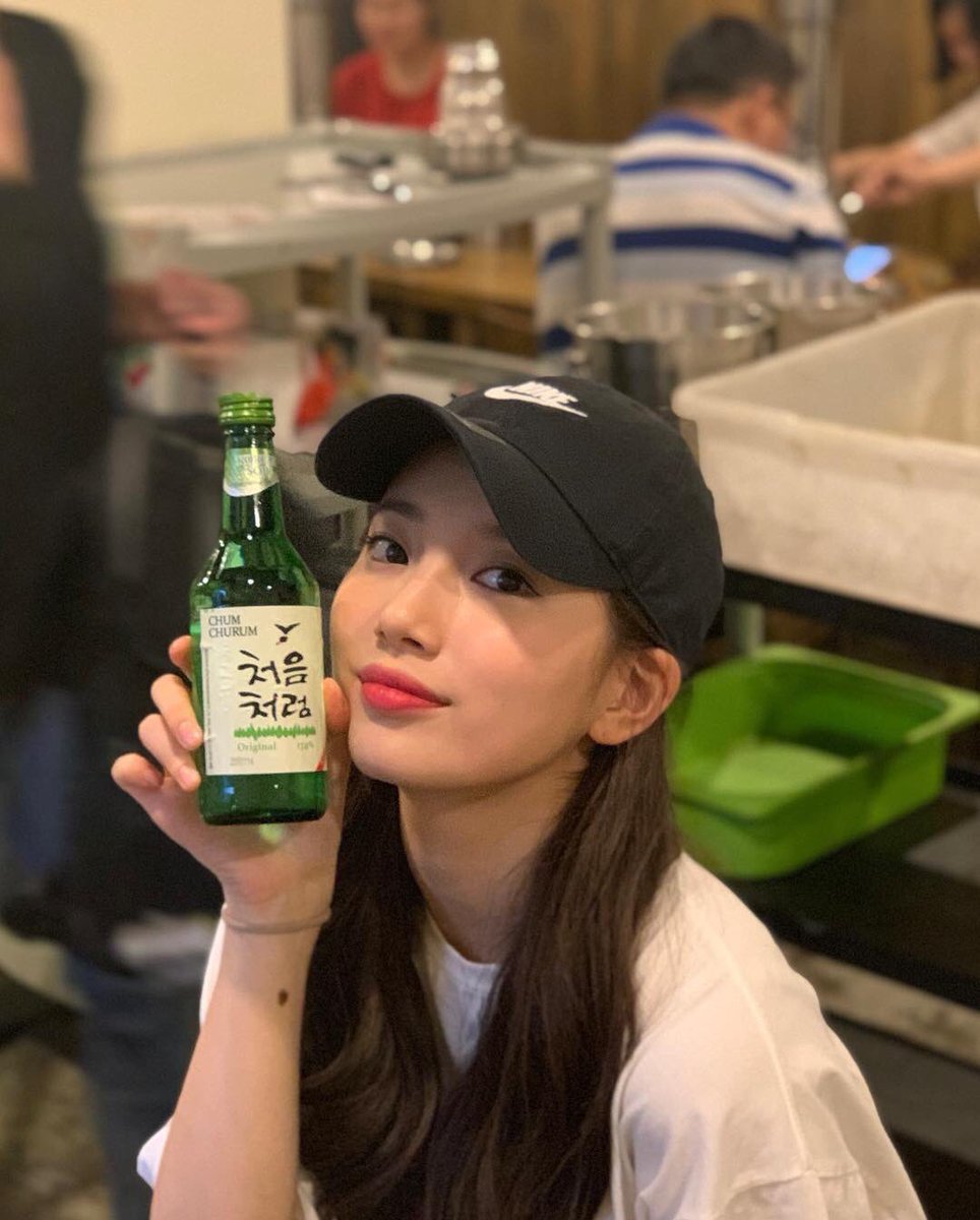 dearmypear's tweet photo. 이사진 대존예야....처음처럼은 안좋아하는데 언니때무네 먹는당 https://t.co/mSjQEy4d0a