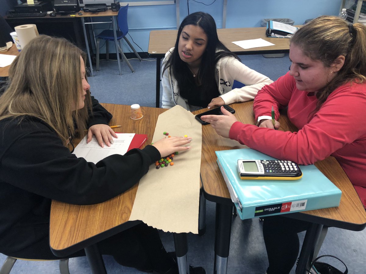 DiventiDunn's tweet image. Using #skittles to see difference between #linearfuntions &amp;amp; #exponentialfunctions. #WIHSProud
