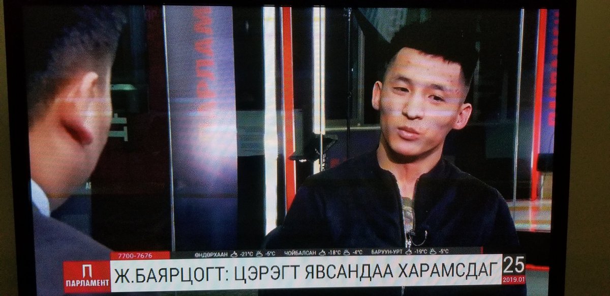 Энэ хөөрхий хүү одоо талийгаач болсон хүү алба хашиж байсан Зүүнбаянд цэрэгт ийм болсон гэнэ. Аймаар. Аймаар. Хүүгээ цэрэгт явуулахгүй.