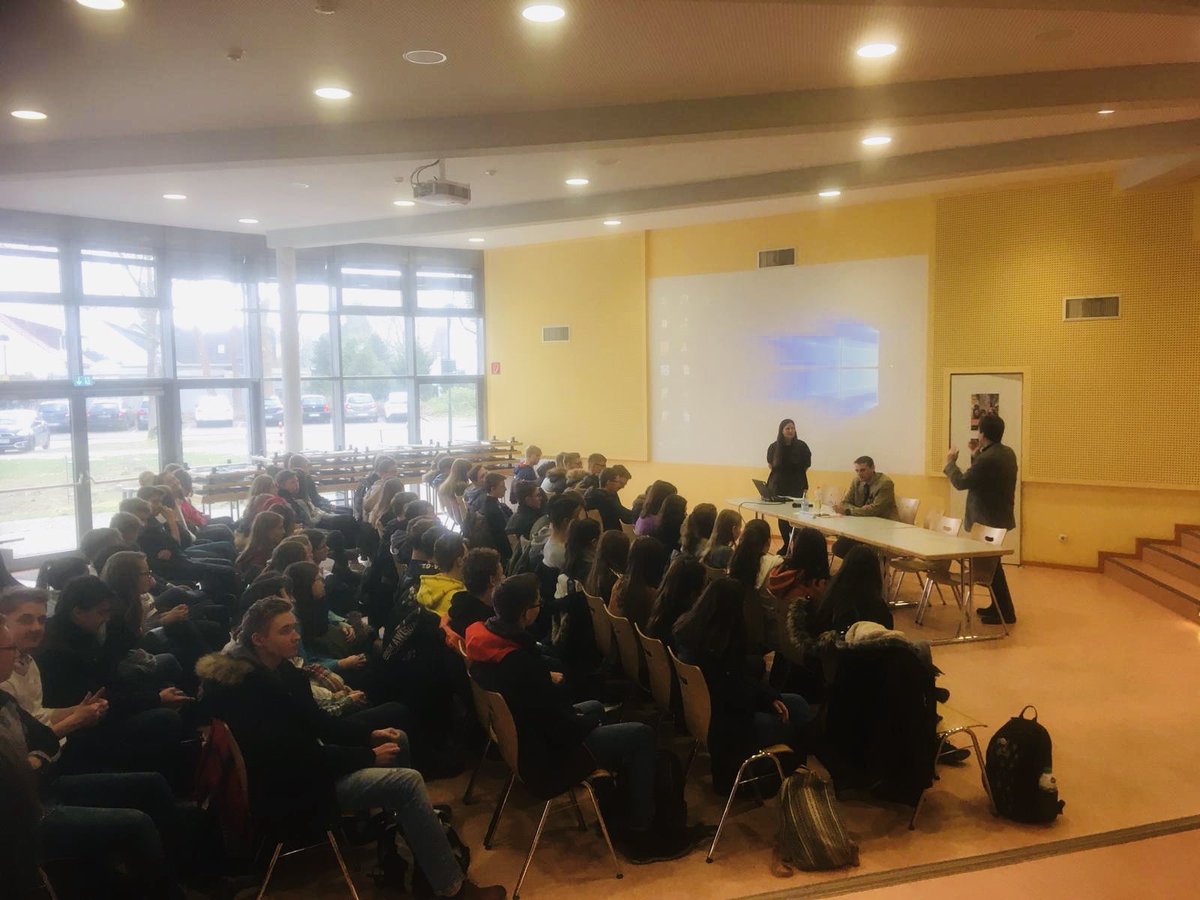 EurosocDigital's tweet photo. After our future lab in Delmhorst, the students discussed their ideas and vision about Europe together with member of the #EuropeanParliament @StefanGehrold. EUROSOC#DIGITAL says thank you for all your enlightening and inspiring input! #FutureLabEU https://t.co/G9qra7KYFU