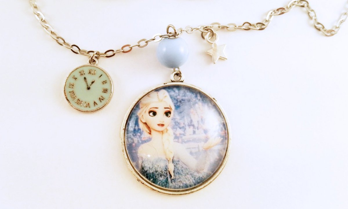 Heroines75's tweet photo. [BIJOU]: En ce temps glacial, un vent de liberté souffle sur la boutique des @Heroines75 : "Libérée, Délivrée..." ❄❄❄
Collier "Elsa - Reine des Neiges" désormais disponible ☃
#bijoufantaisie #reinedesneiges #elsa #disney #princessedisney
👉 https://t.co/FrtL1E69zu https://t.co/N4sx2Hfn8Q