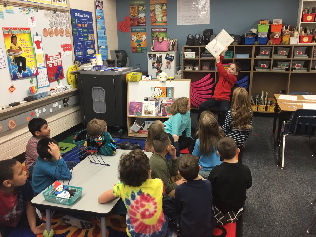 2ndGradeSteph's tweet photo. Just chilling out durning craft spirit day. https://t.co/7KTTzTGaZh