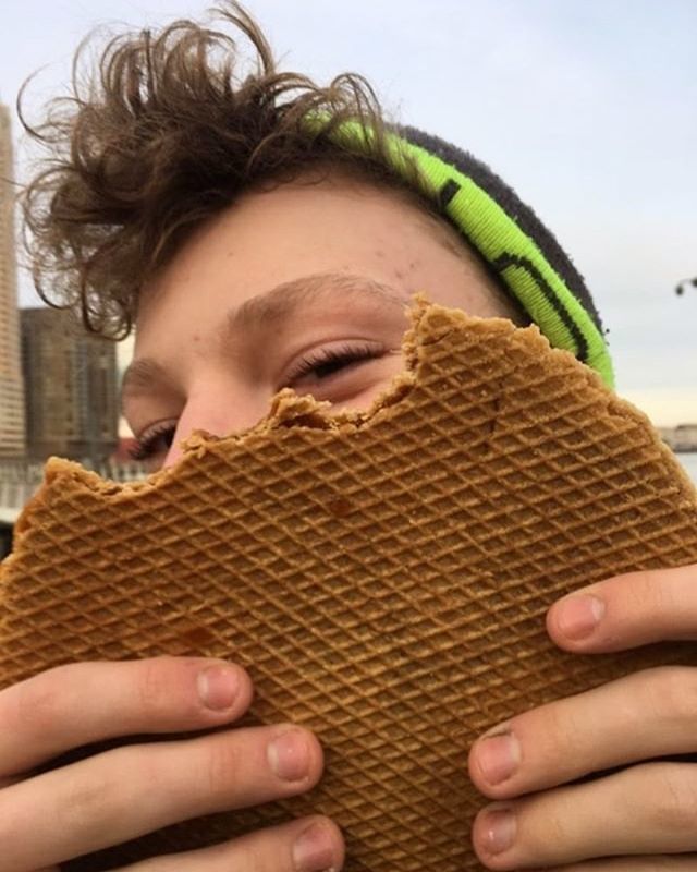 Wil je er ook een? #XXLstroopwafel #fenixfoodfactory 🔆 #repost from @teunbrakkee bit.ly/2DymGlQ