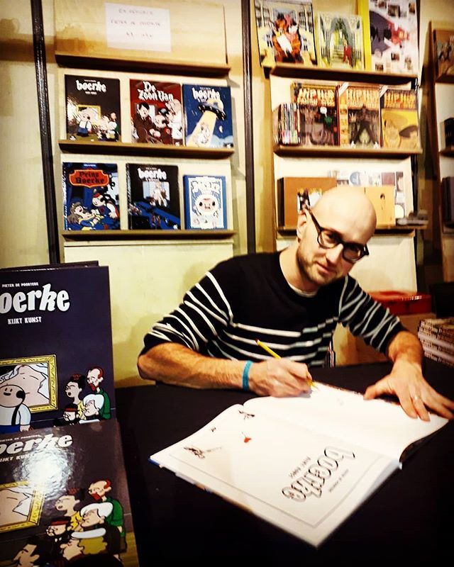 PinceelStrips's tweet photo. Pieter De Poortere signeert aan de stand in Angouleme.  #fibd2019 #boerke #dickie  #nanuq #pieterdepoortere https://t.co/qEZ56wHt8D https://t.co/2CWH76G0XP