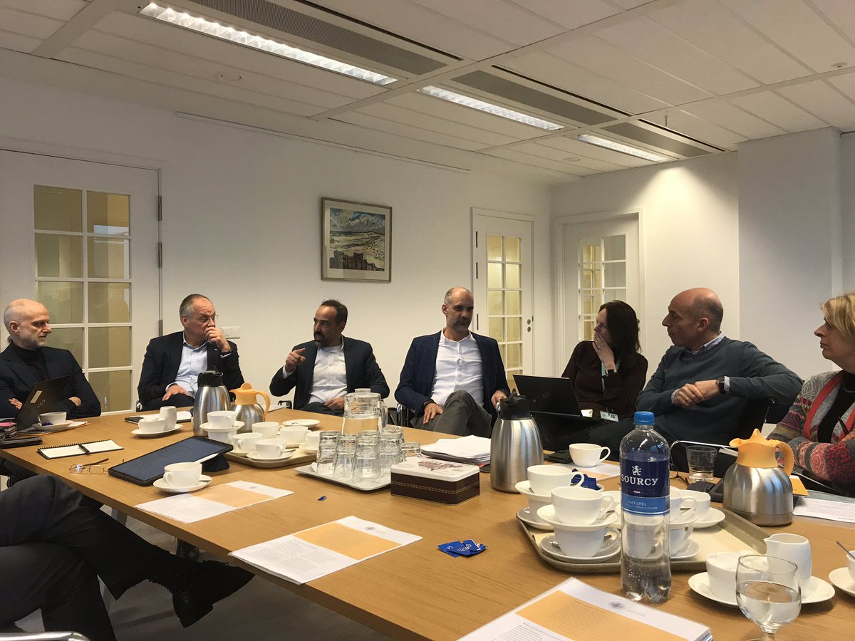 GastonRemmers's tweet photo. MD|OG bezoekt met #GaryWolf  en #MartijndeGroot de bestuursraad van VWS over QuantifiedSelf #QS en #CitizenScience in Health. Er is interesse! Goede ontwikkeling. #BeyondRCT #MDataOG #ErikGerritsen https://t.co/TGS8QJkDyX