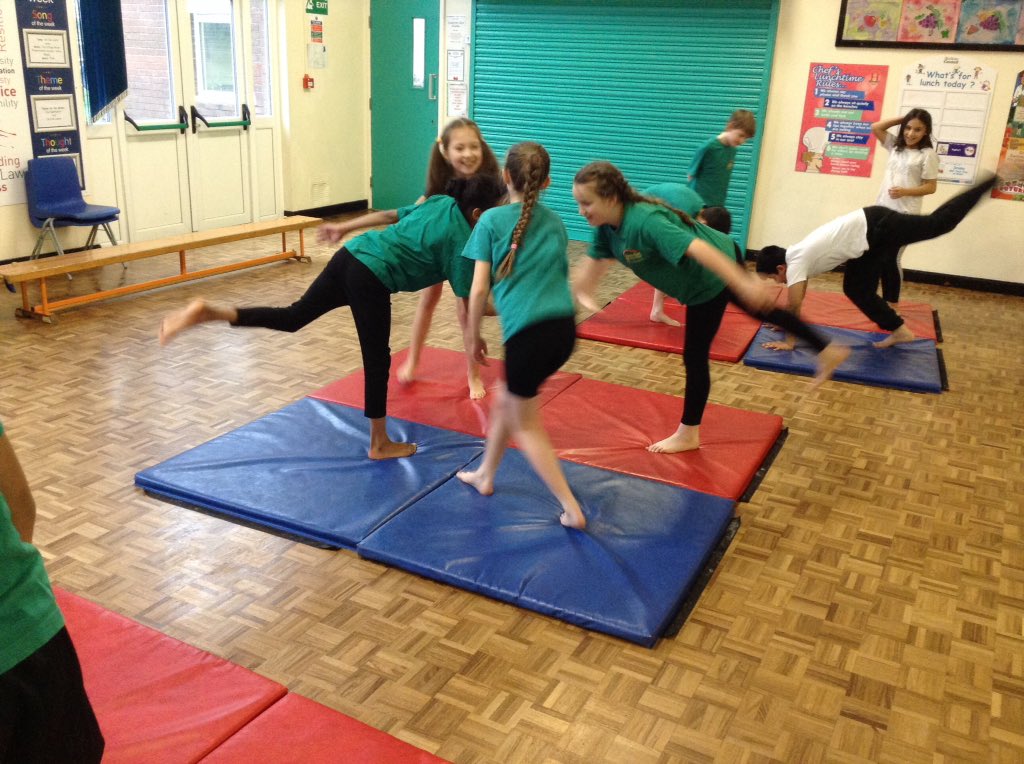 HeathfieldCP's tweet photo. Y5 making up a sequence consisting of 4 gymnastics moves and 4 made up shapes @keypesports @PrimeSportsNW #creativity https://t.co/Vh5aoUhSqv