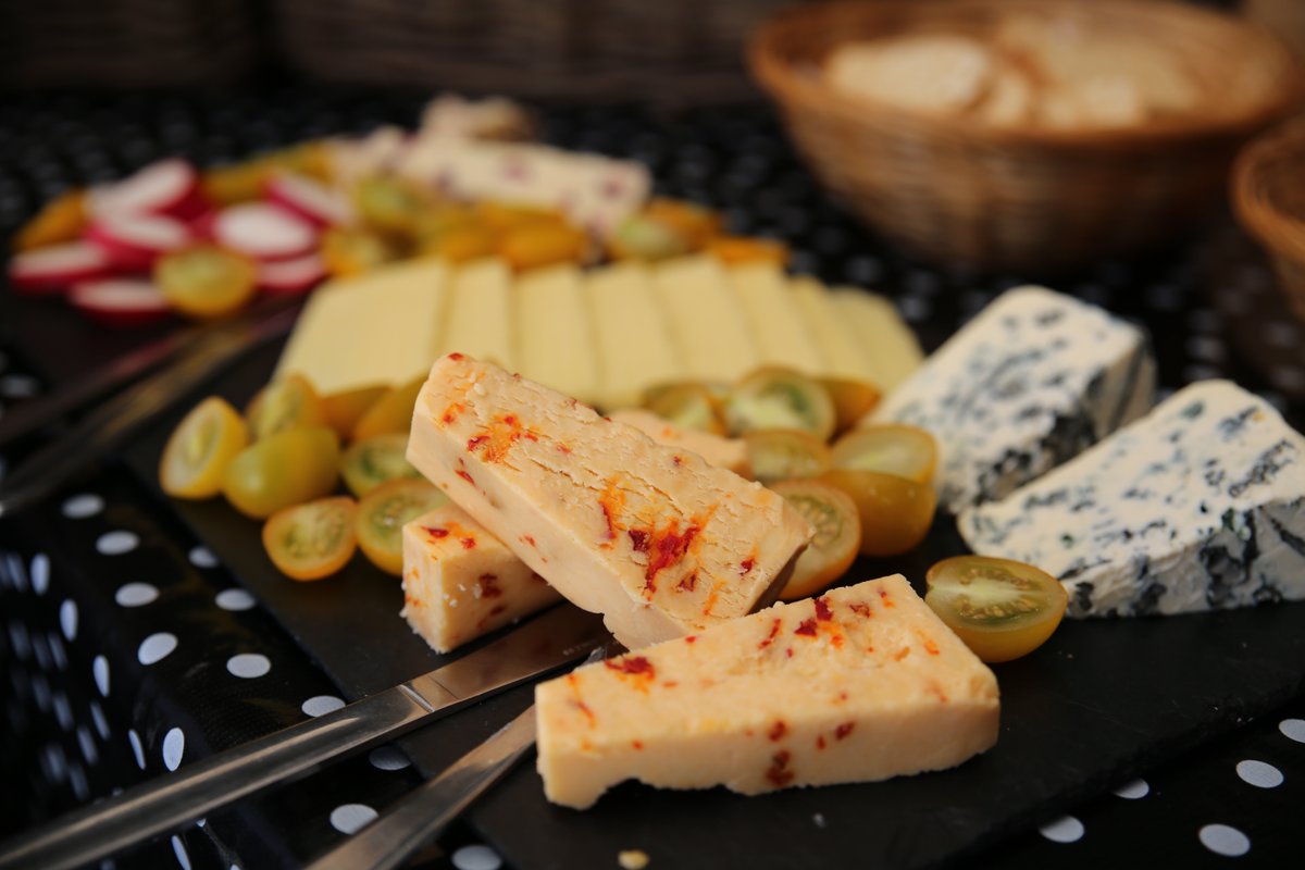 fayredo's tweet image. "Sweet dreams are made of cheese."
#OnLocation #CrewCatering #LocationCatering #SetLife #Catering #Producer