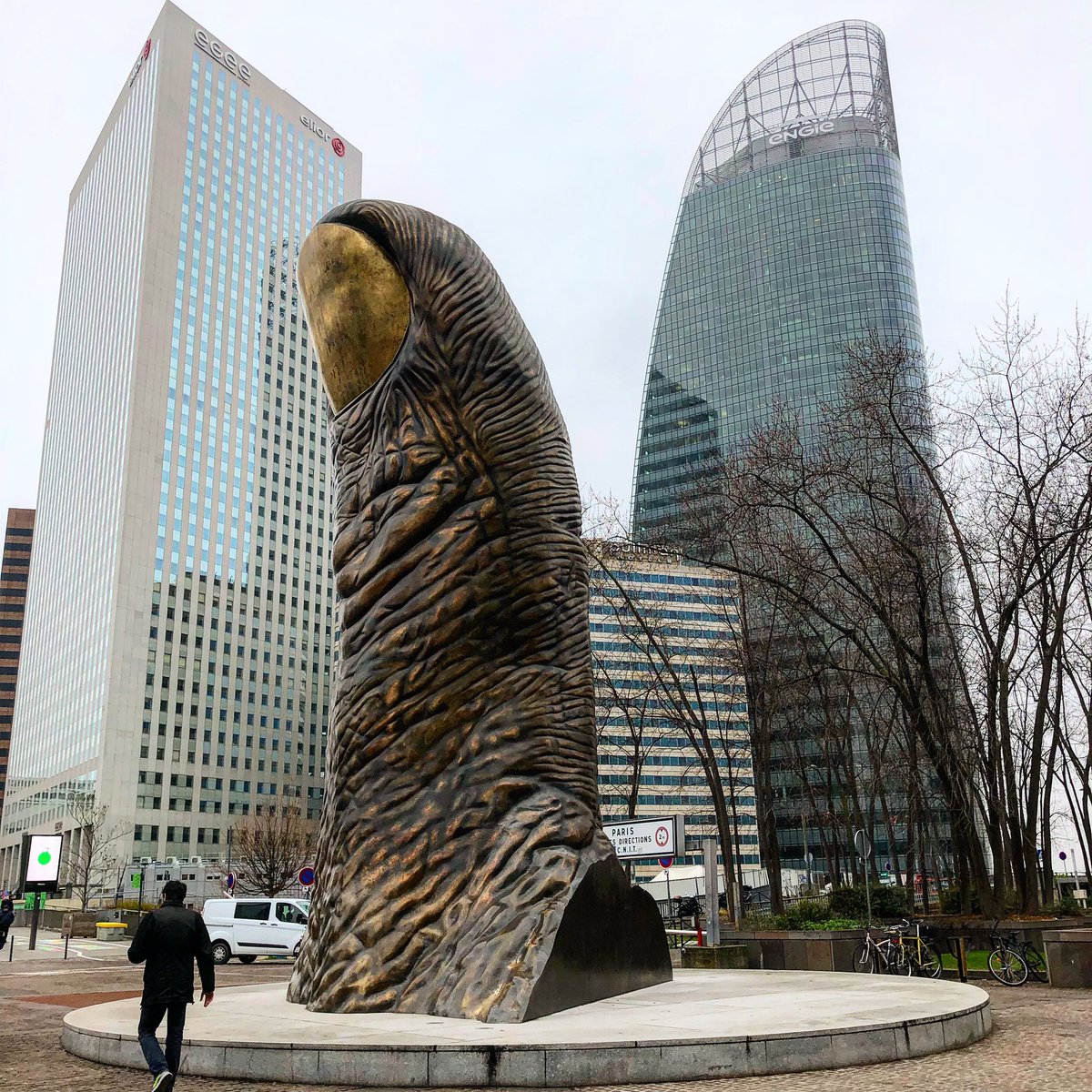 l_amande's tweet image. Quelques heures avant le week-end. #PouceEnLAir 👍