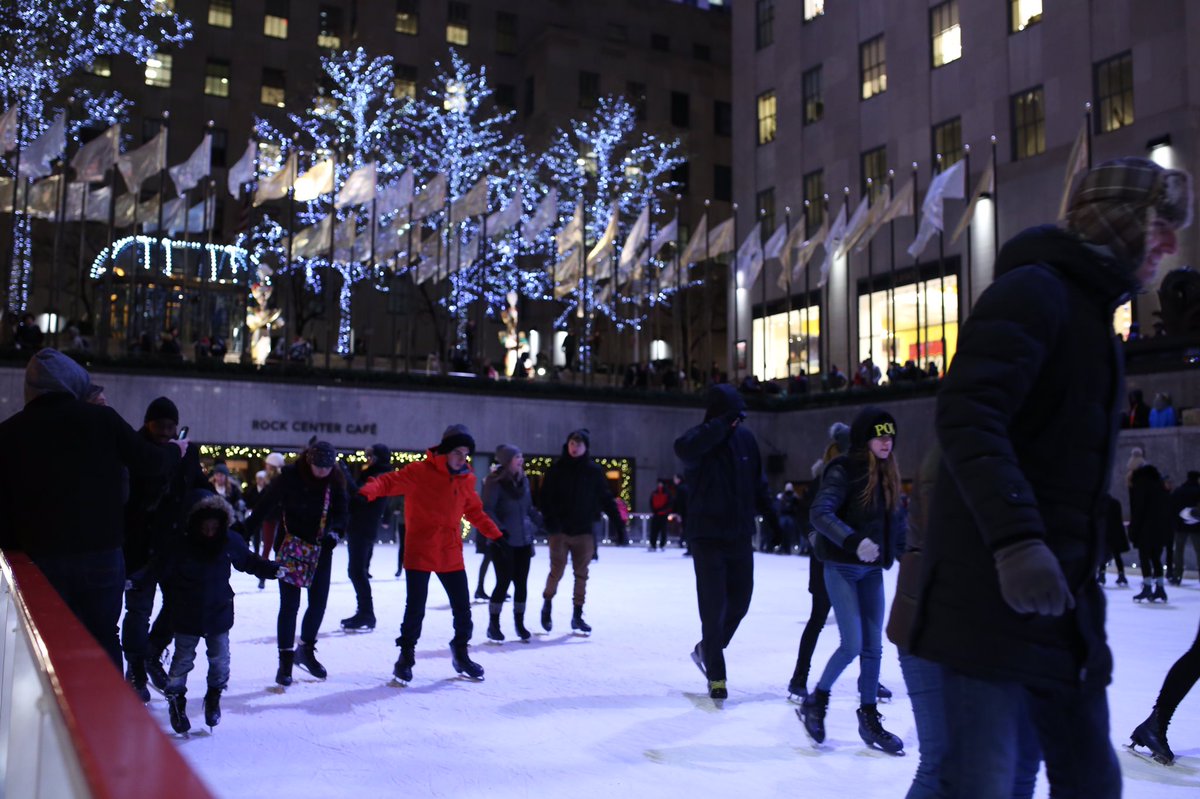 🌇-> 🌃
Join us any time of day. From our First Skate at 7:00am to our Starlight Skate ending at the stroke of midnight, we'll be here.
