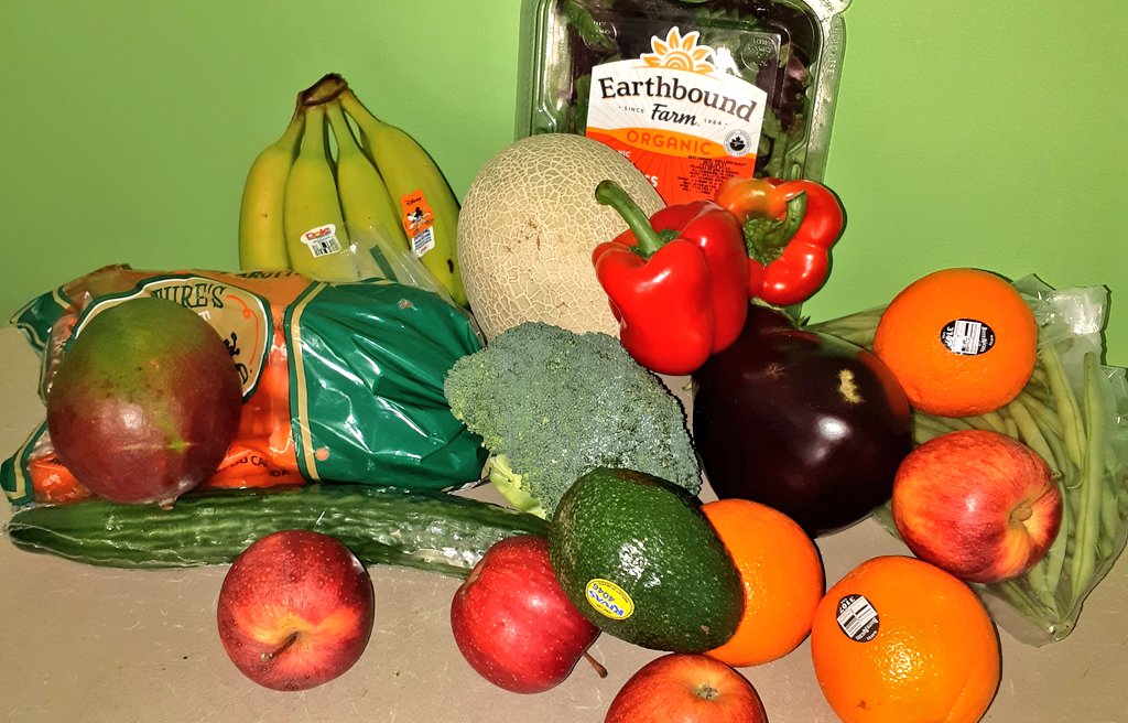 EdenFood4Change's tweet photo. What better way to get started on Canada's new Food Guide than with a weekly #FRESHPRODUCEBOX?! Filled to the brim with a variety of fruits and veggies, the biggest and most important food group. 🥦🍊🥕🥭

Order yours now: https://t.co/z4uqT3r1yz https://t.co/OPZptWJxy9
