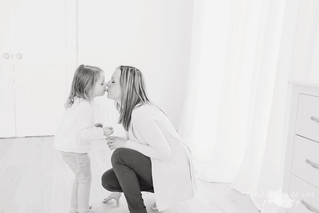 karenbyker's tweet photo. Show love to your little ones each and every day, let them know how loved they truly are. How do you show love to your kids?
See more from this session in the blog. https://t.co/zNyYAtoGev
#bnw #monochrome #bnw_captures #bwlovers #instablackandwhite #blackandwhite #rolfamily https://t.co/BJrVRhm8ge