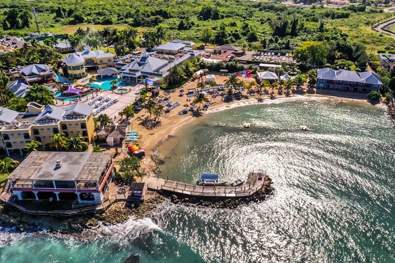 SCI_Official's tweet image. The stage is set! Let the fun in the sun begin! 🇯🇲☀️🧀#InternationalIncident 

🚁 Mark Peebler