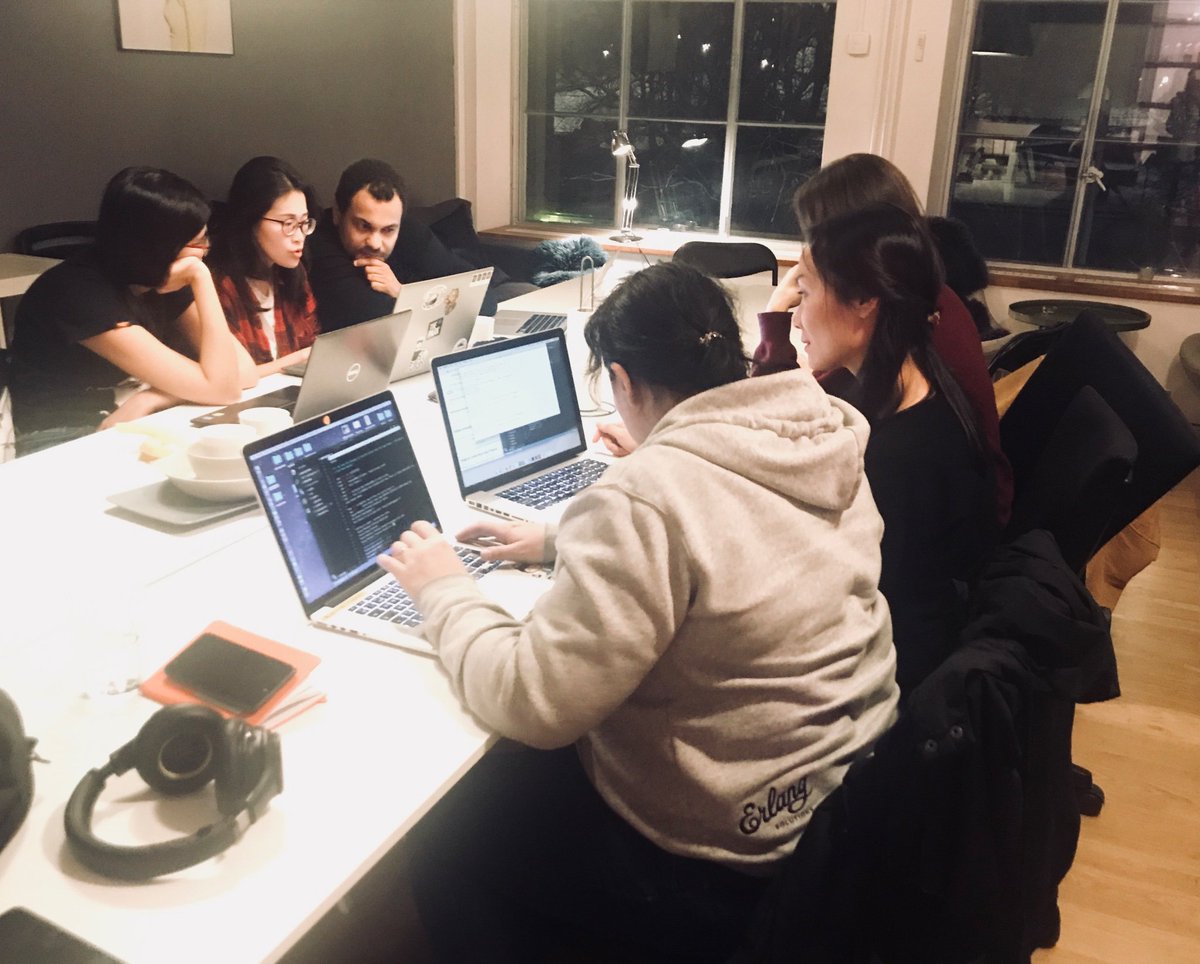 SmartCodingTeam's tweet image. 20:08 on Friday. You may say it’s the weekend already. Doesn’t seem like they r interested in going home soon... #addictedtocoding 😂👩💻