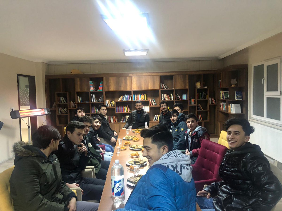 2018--2019 Sezonu içerisinde düzenlemiş olduğumuz  TÜGVA PlayStation turnuvamız Sona erdi. Dereceye giren öğrencilerimize ödüllerini verdik . 
TÜGVA EŞME de size de yer var .  Buyrun bir çayımızı için.
#tugva
#tugvaesme