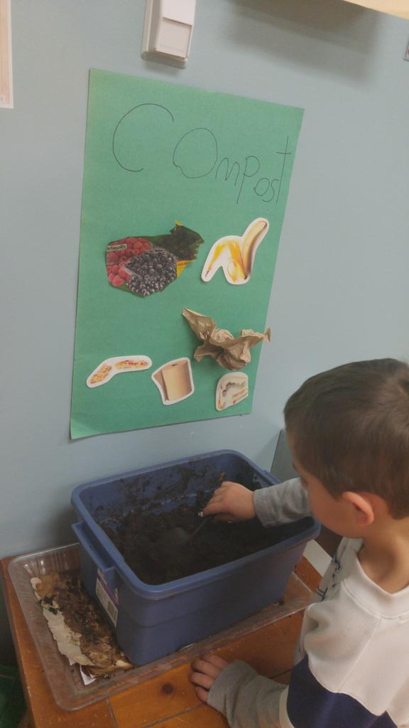 FDKSharonPS's tweet image. Composting is our way of life in our room..not a series of lessons. #wormcomposting  @SharonPublic @YRDSBEcoSchools