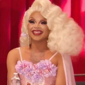 vanjiesmiling's tweet image. look at dis cutie