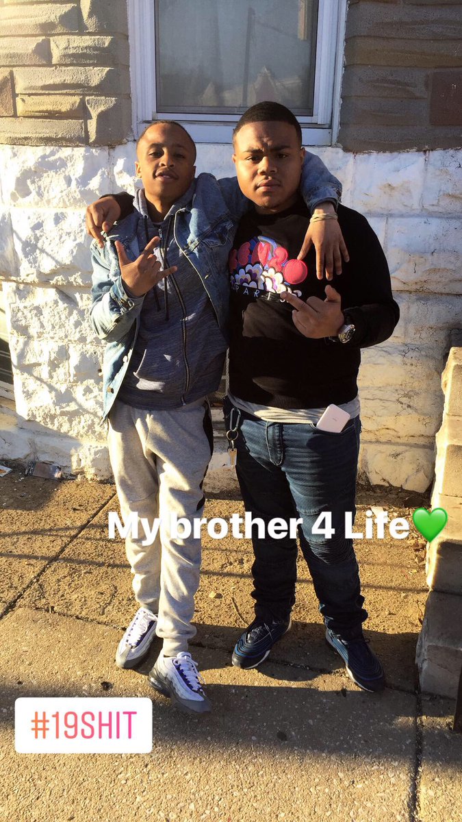 fatron19's tweet image. My dawgs #FreeTip #FreeSweets 🔒