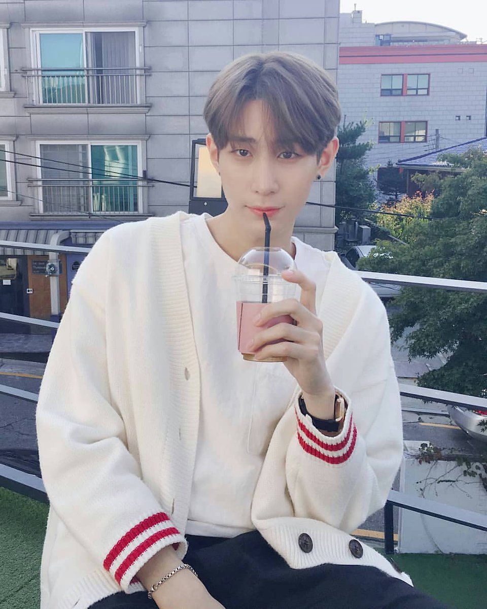 vampznic's tweet photo. [VAV] Vistazo a la galeria movil de Lou
Bob Gallery "Tartal" Proyecto de tejeduría!
 Ocultos de baja mano... 🙌
#VAV #브이에이브이 #Lou #로우 #셀피 #selfie
#바브의_은밀한_갤러리 #에이팀이_털어보았습니다
#VAVGallery #노다지 #바브폰은_다이아광산 https://t.co/Tj29qiHPpu