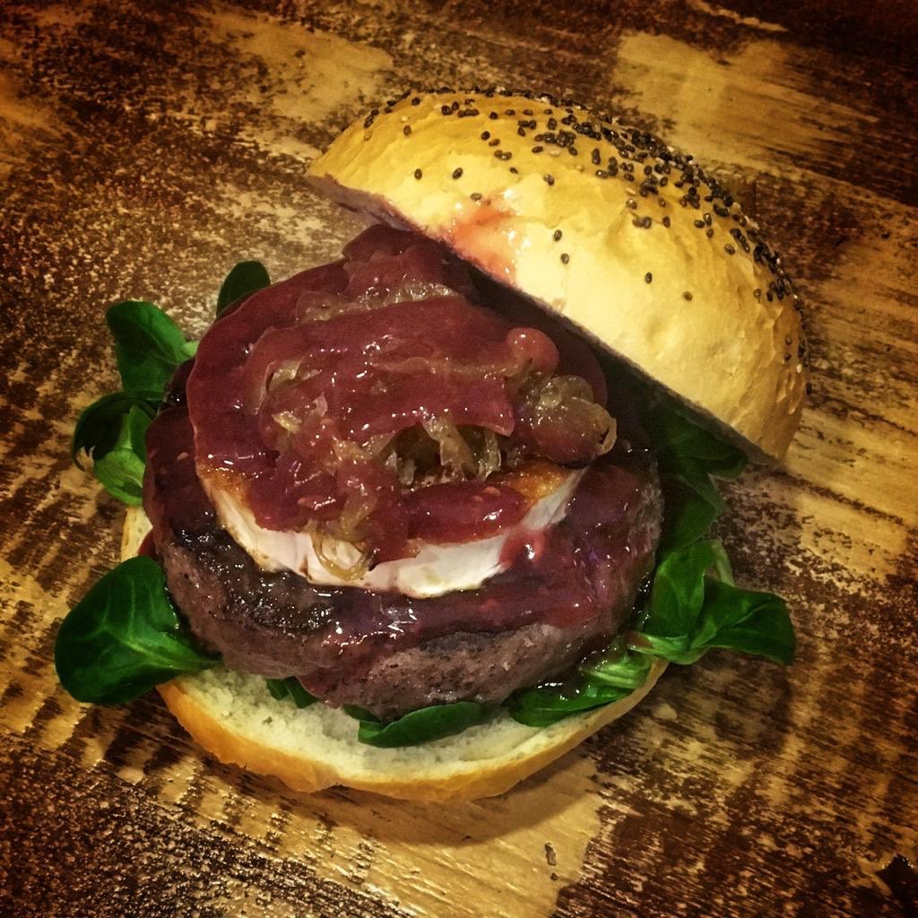 charlie_comedy's tweet photo. Ojo👁!!Ojito 😑!!Ojete 👌🏼!!
Que es ✌🏼IERNES!Comienza el finde!
Un café de tarde... una cañita con una tapa... y luego para cenar, una de nuestras espectaculares hamburguesas!!
Os esperamos donde siempre!! No faltéis que pasamos lista!
LARGA VIDA AL CHARLIE!!✌🏼✌🏼#FridayMotivation https://t.co/wRhRl7lYlK
