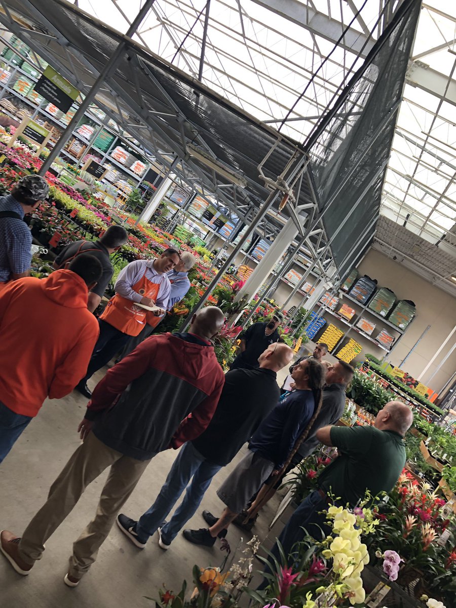 DennisTHD1's tweet image. Walking outside garden standards with @YoankyH #purebeauty #linersource and @CostaFarms #topairycreations #graysnursery #altmanplants Thanks to everyone. Great things to come!! @joesgreeley #bocahomedepot