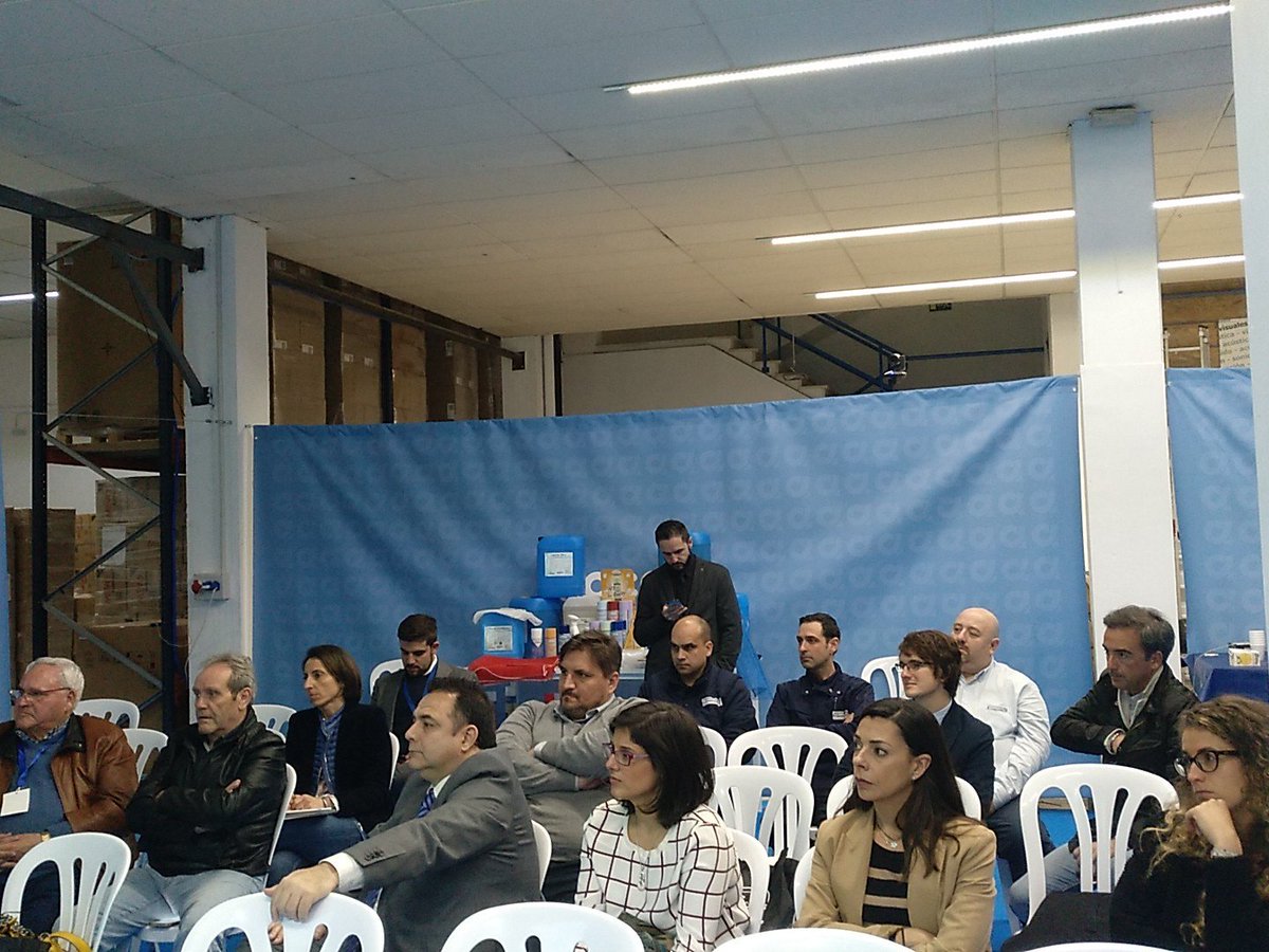 Empieza la sesión de tarde con <a href="/AdolfoNuno/">Gustavo Adolfo Nuno</a> y <a href="/BcsConsultoria/">BCS Consultores</a> para tratar temas de comunicación, marketing y #RRSS de <a href="/NLavanderia/">nature lavandería</a> #lavanderia #innovacion CC <a href="/GirbauGroup/">Girbau</a> @GirbauLab