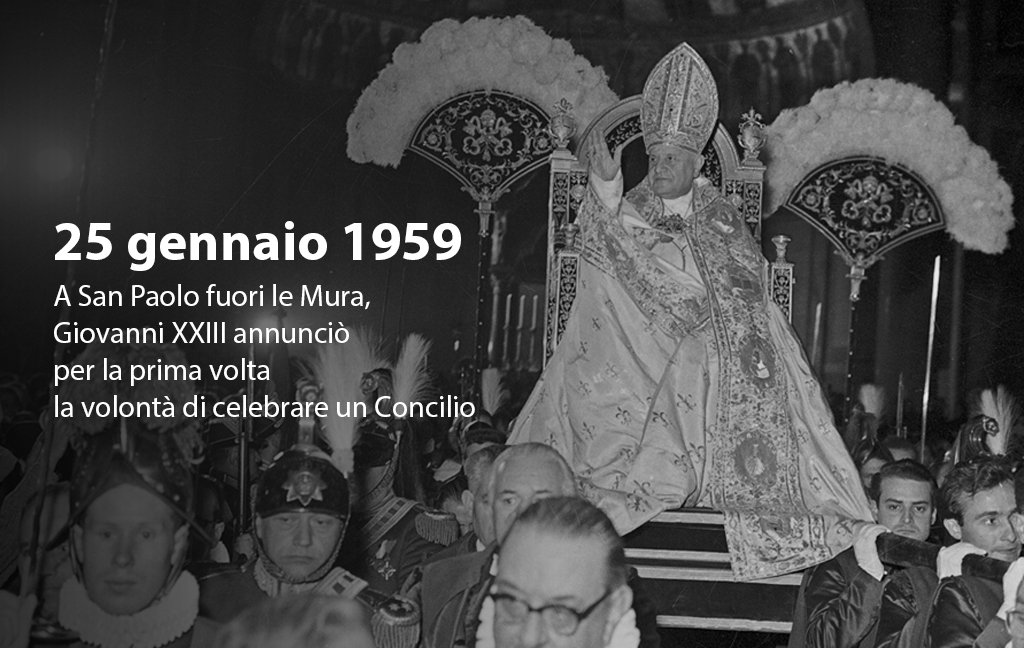 vaticannews_it's tweet photo. Mormorio. Silenzio di tomba. Nessun applauso. Questa la reazione dei cardinali all’annuncio di Giovanni XXIII di indire un Concilio all’interno del monastero annesso alla basilica romana di San Paolo fuori le Mura, il 25 gennaio 1959. https://t.co/LFlDNOipUF https://t.co/qvekEEUenF