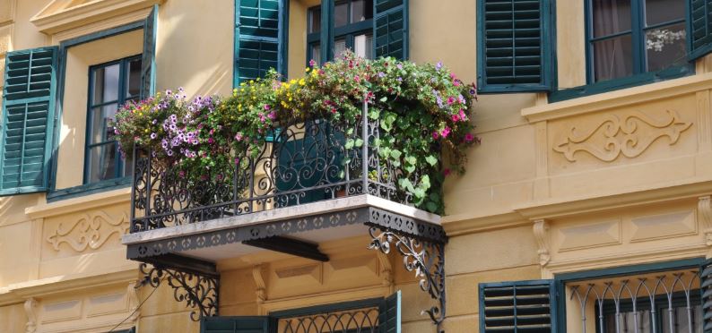 99acresIndia's tweet image. #InteriorGuide | Effective tips to transform your small balcony into a relaxing zone? Explore now: goo.gl/Z89DzP