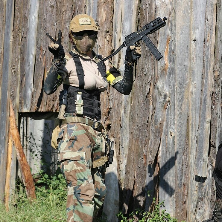 ゆっこ ﾌﾞｯﾋｰﾝ 自己紹介 ノ ゾンビ晒すマン 御一行のゆっこと申します 基本的にボケてます それを弄ってもらえると 腹かかえて喜びますww フィールドでお会いしたら 話かけてください O 味方だったらついてくし 敵だったら撃ちに行きます