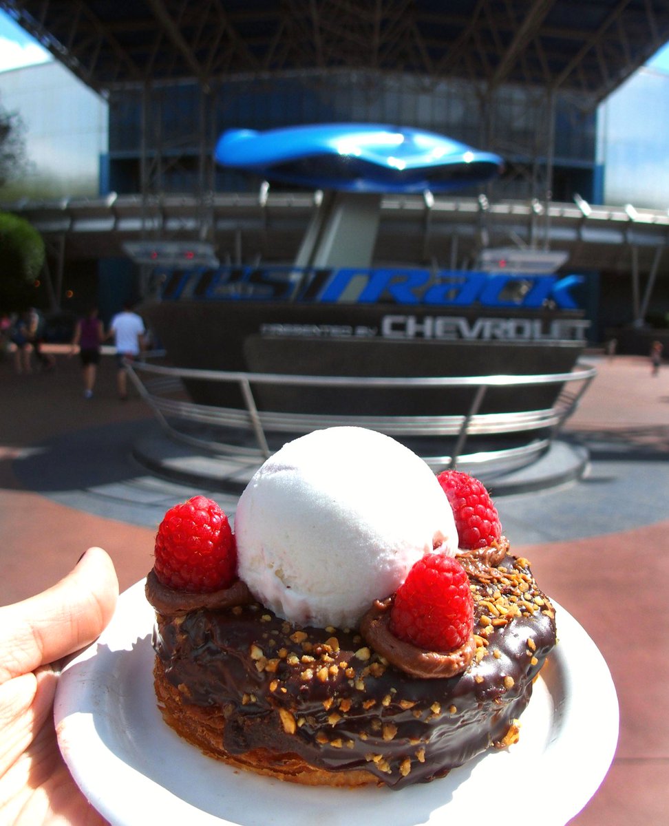 While we're getting ready to sink our teeth into everything Epcot's Festival of the Arts has to offer this year, here's a throwback to some of our favourites from last year's Food and Wine Festival 😋🍽️🍷
·
#Disney #Disneyworld #waltdisneyworld #foodandwine #epcot #throwback