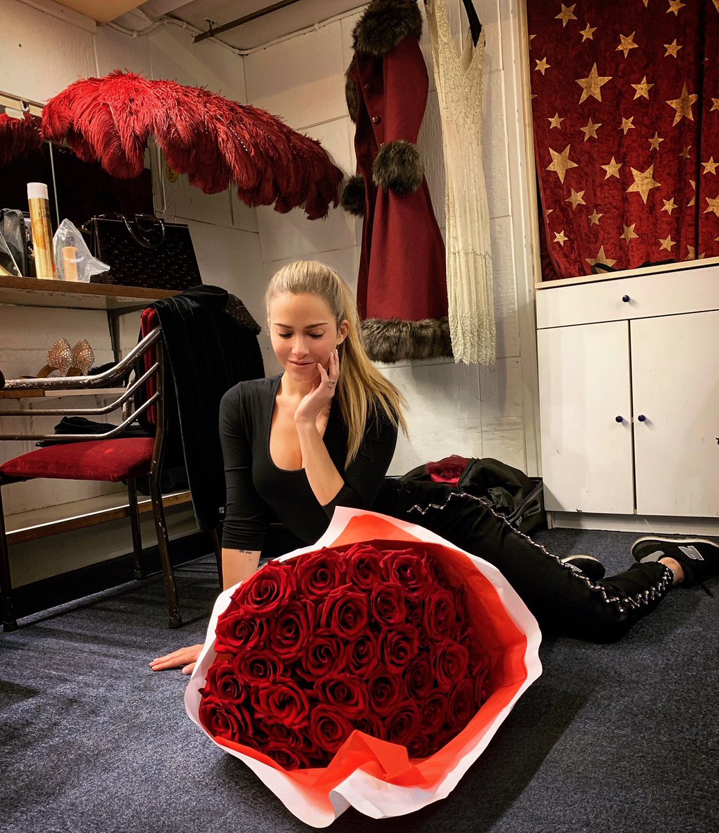 Clara Morgane Ce Soir J Aurai La Chance De Me Produire Sur La Scene Du Csarpalaceparis Avec Tous Les Artistes De Mon Cabaret Ce Sera Le Plus Bel Anniversaire De Toute