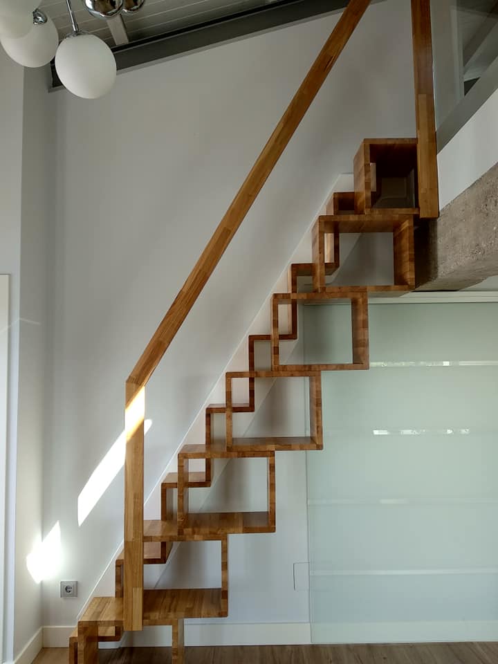 carpeguren's tweet photo. Escalera de diseño efecto estanteria https://t.co/3djiqttmrC
