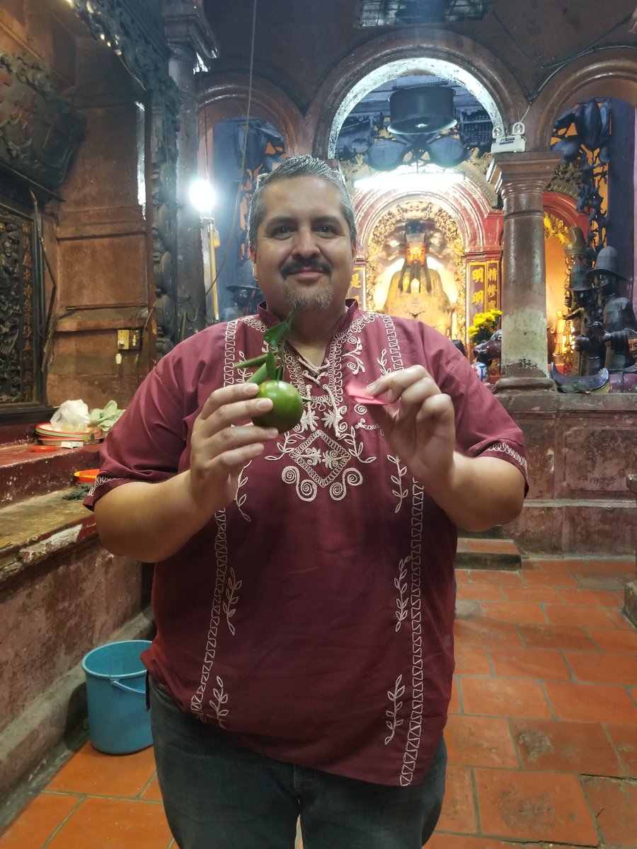 Next week marks the beginning of #Tet celebrations & #Saigon is getting all dolled up. Visited Jade Emperor Pagoda. Elder gifted me a tangerine to bring prosperity & happiness. Let the good times roll! Happy New Year! Chúc mừng năm mới! #gunghayfatchoi #lny2019 #babotravels