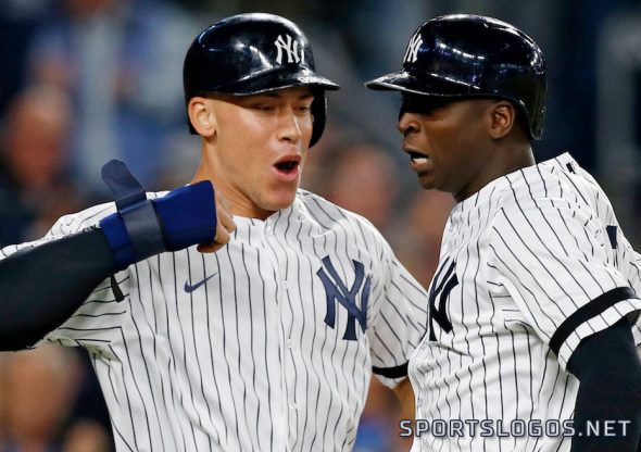 nike swoosh on yankees jersey