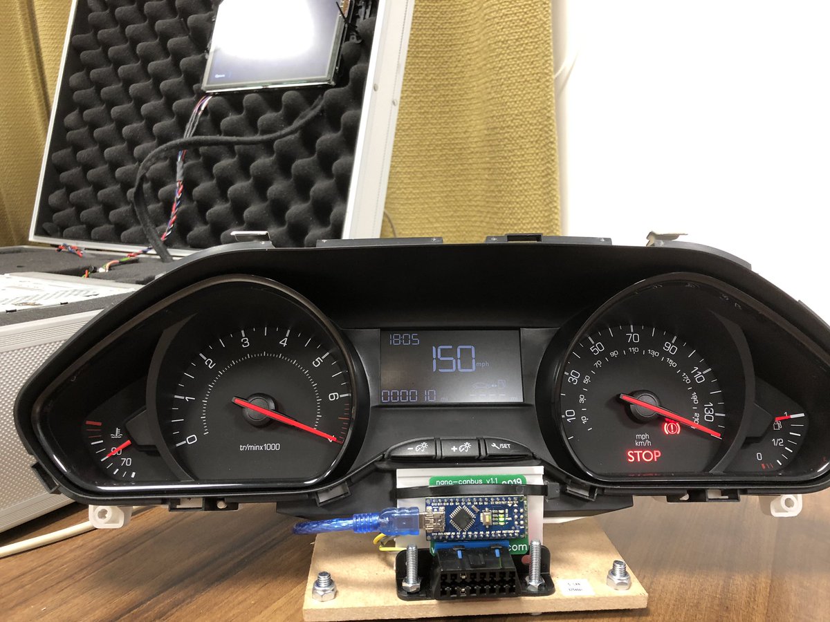 harpershawic's tweet image. Great to finally catch up with @mintynet at @BSidesLeeds to see his car in a box in action. Top marks to @_GarethP for his presentation on can interrogation for crash data too #CarHackVillageUK #Vehicle #System #Forensics