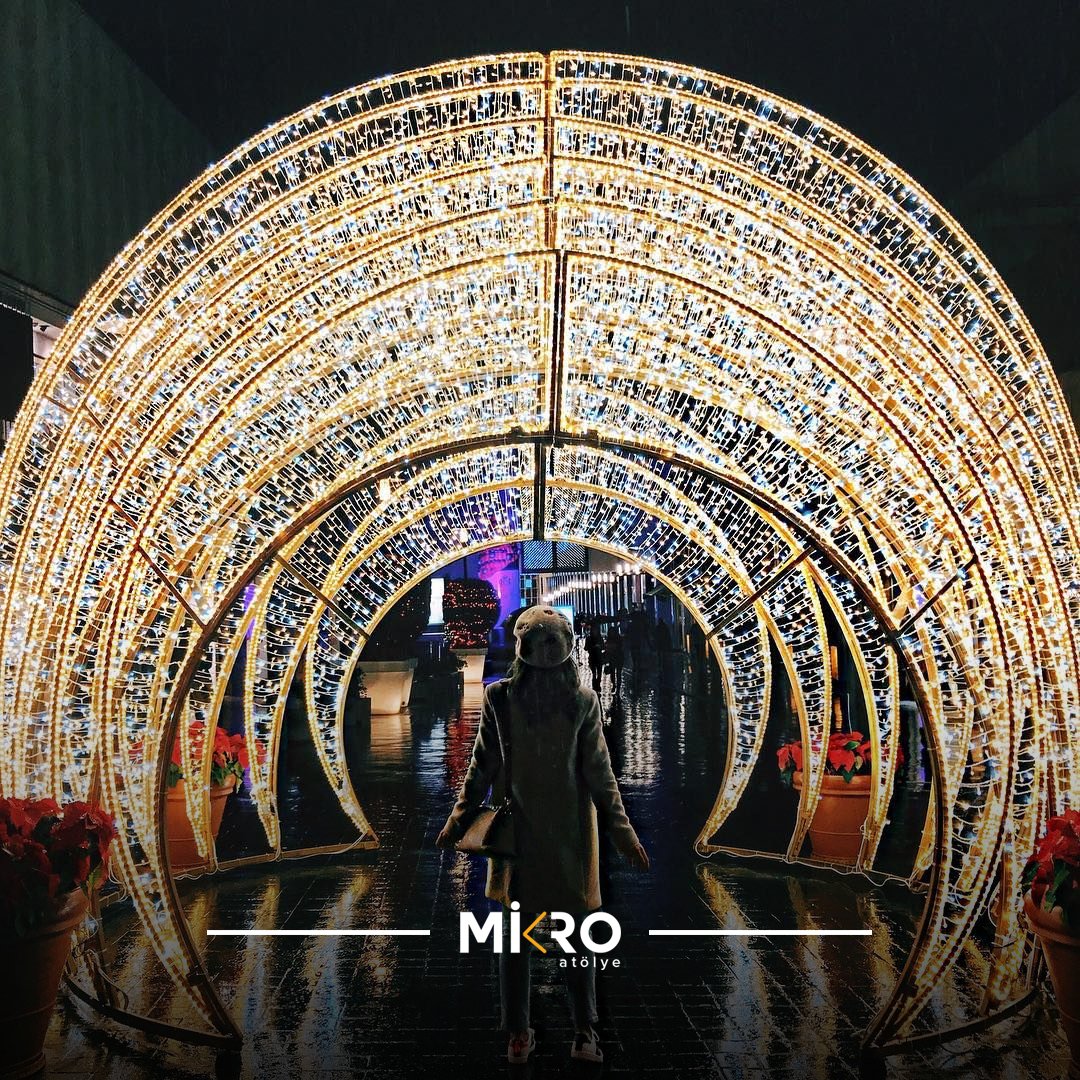 Işık dekorasyonunda yaratıcılığınızı hayata geçirmek için hemen bizimle iletişime geçin! Size özel boyutlarda ve şekilde tasarlanan ürünlerle mekanın karakterini yansıtın!
#mimarlık #interior #interiordesign #design #decoration #mimariproje #avmmalzemeleri #avmsüsleme