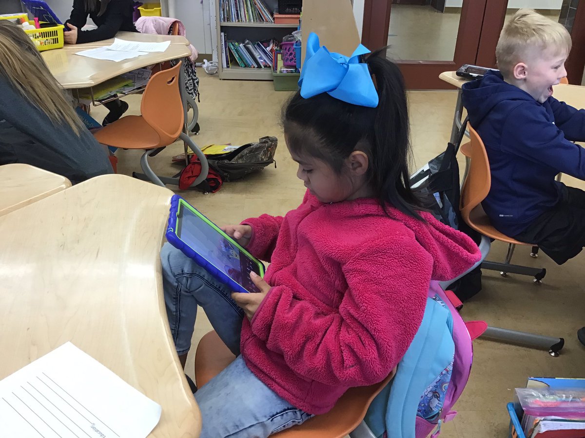 DPISD_SJE's tweet photo. 2nd grade introductions using Clips! #dptech2019 https://t.co/xRXQhmJ9is
