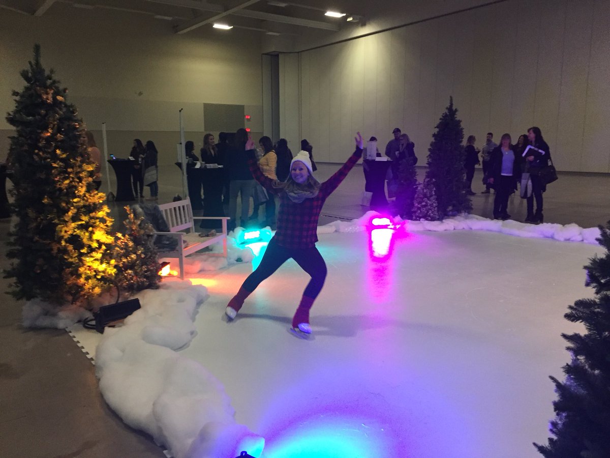 JennBPR's tweet photo. Exploring the limitless possibilities of the 82,000 square feet at the Niagara Falls Scotiabank Convention Centre while indulging in homemade Salted Caramel donuts! #meetinniagara
#warmupinniagara https://t.co/9pAyY84L4D