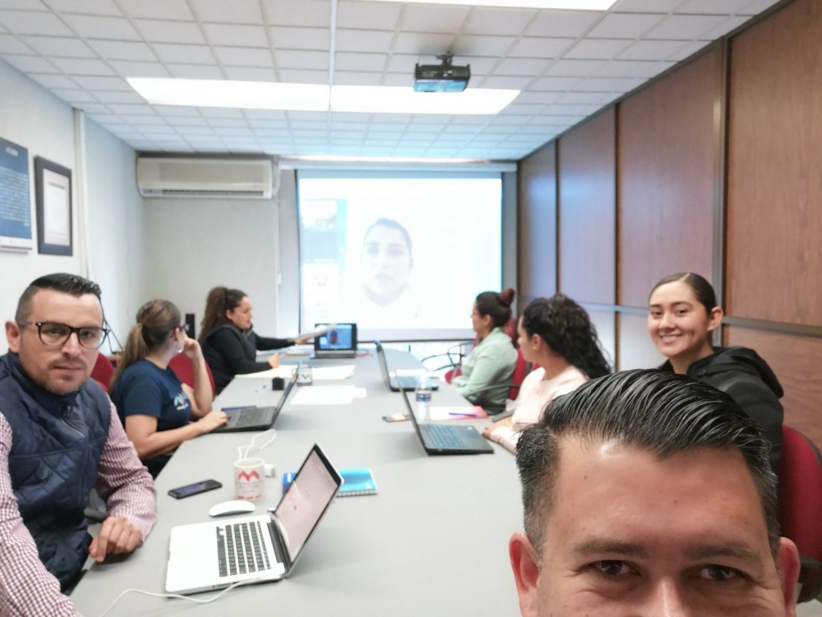 CampusChapala's tweet photo. Reunión de trabajo de la Comisión Técnica de Condonaciones del Campus Chapala, para la revisión de los 149 expedientes presentados por los estudiantes intereados en apoyar en su economía familiar. https://t.co/QHbRN8NvoZ