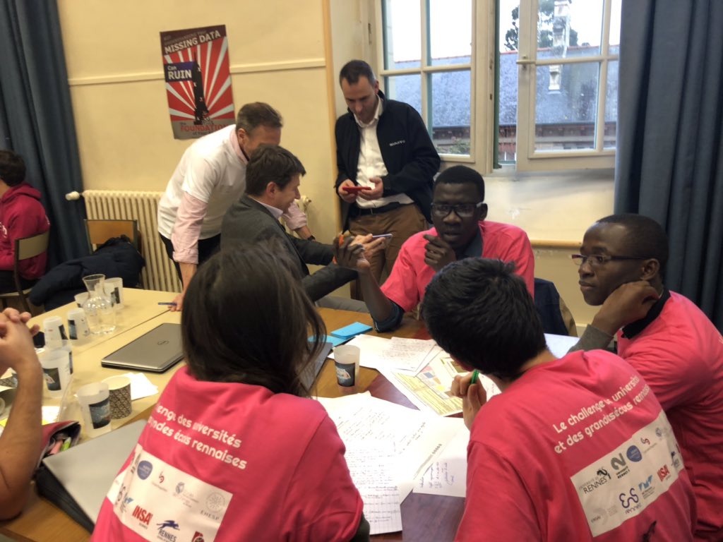 DTRennes's tweet image. Ils sont déjà à fond les challengers. 
En salle avec les équipes qui traitent des problématiques des entreprises « Cohésio » et « Sulky-barel » 
Les idées fusent de partout, vont-ils aller jusqu’au bout? Restez connectés 😉 #digitalchallenge #DigitalTransformation