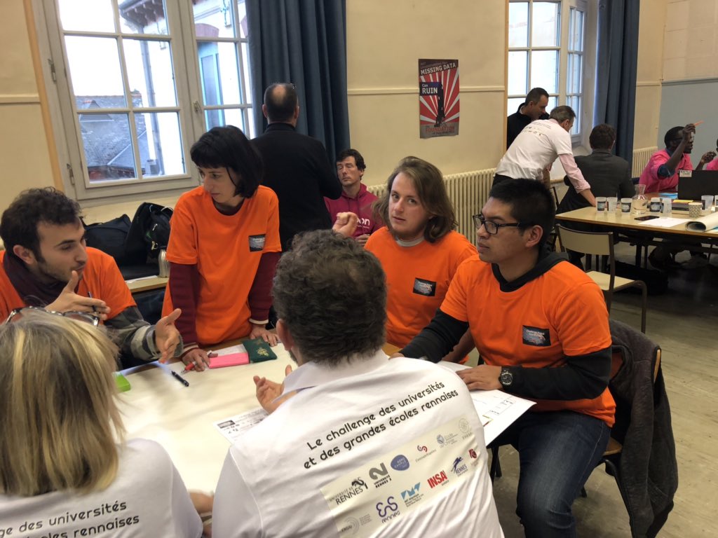 DTRennes's tweet image. Ils sont déjà à fond les challengers. 
En salle avec les équipes qui traitent des problématiques des entreprises « Cohésio » et « Sulky-barel » 
Les idées fusent de partout, vont-ils aller jusqu’au bout? Restez connectés 😉 #digitalchallenge #DigitalTransformation