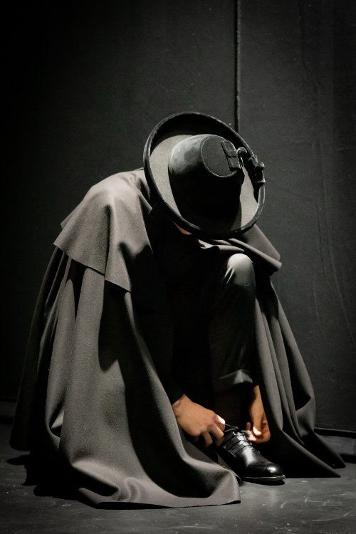 Las capas de <a href="/oteyza_/">Oteyza</a> bailan sobre las tablas del <a href="/TeatroEspanol/">Teatro Español</a>
goo.gl/tik3Ty <a href="/MBFWMadrid/">MBFWMadrid</a> <a href="/CreadoresACME/">Asociación Creadores de Moda de España</a>