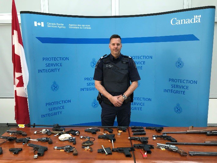 CanBorderPAC's tweet photo. In May and August 2018, the #CBSA held events at #PacHwy and #Osoyoos respectively to remind travellers to #LeaveYourHandgunsatHome and to #AlwaysDeclare if you do happen to be travelling with firearms. #FlashbackFriday #TopStories #YearInReview https://t.co/S5TzvpPDnn