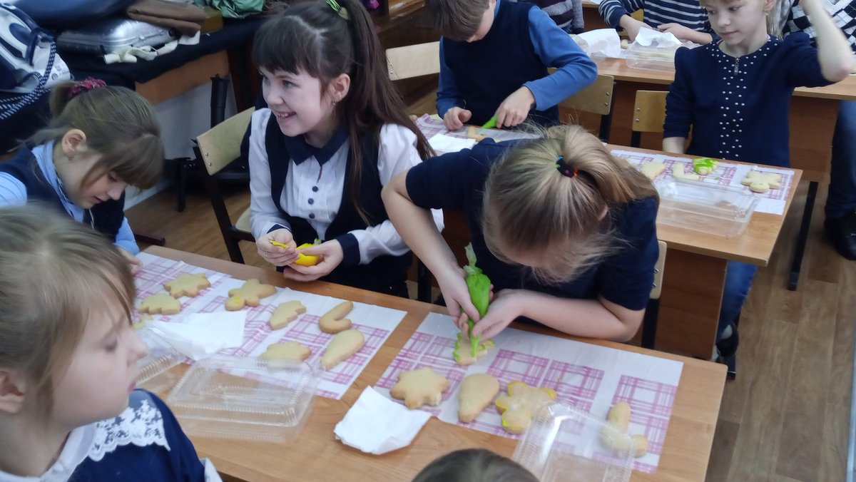 Мастер-класс по росписи пряников глазурью для учеников начальной школы