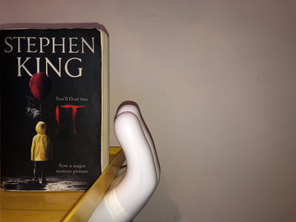 AaronCleary11's tweet photo. The best book I have read in my entire life #cleary22lit #100sonas https://t.co/T5GyGl5owA