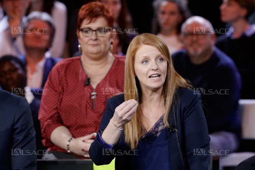 HugoPascaud's tweet photo. L'une débat contre des professionnels de la politique à papa devant des milliers de spectateurs pour combattre les inégalités ...
L'autre n'y voit "que de la politique" ...
NON aux imposteurs voleurs de gilets !!
#LEmissionPolitique https://t.co/WfioGioIsN
