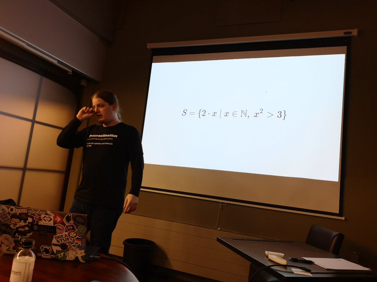 GeeH's tweet image. Send help #phpbnl19