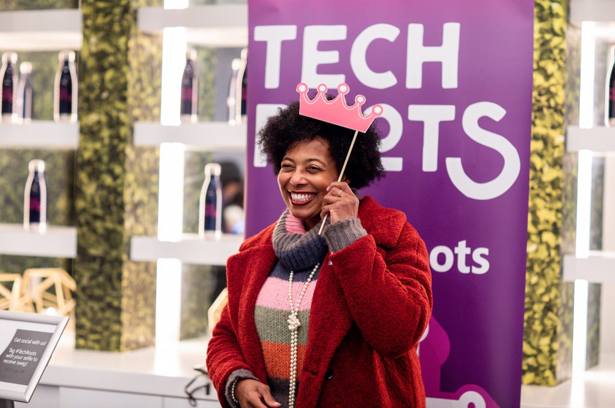 MicrosoftWomen's tweet photo. We had such a blast at last night's #TechRoots event – thanks to everyone who joined us & a special thanks to @TeamRokeyaJ for being our keynote speaker & sharing career advice with our guests! https://t.co/Feg9QQbuTt