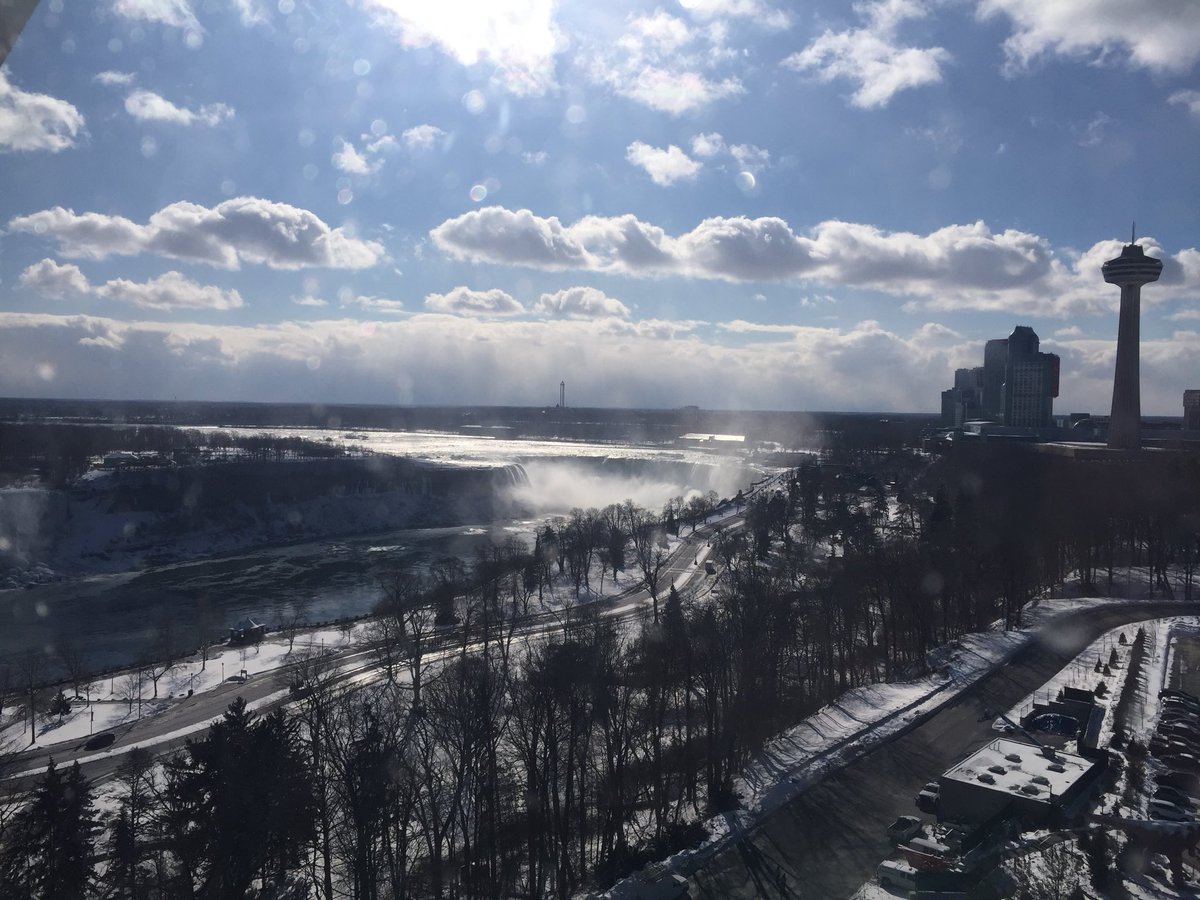 JennBPR's tweet photo. Soaring 172 ft above Niagara Falls on the beautiful SkyWheel! On-site w/ Hala Events at the Niagara Falls Business Events FAM Trip to see what this remarkable region has to offer! #Warmupinniagara #meetinniagara https://t.co/aNa6Wa4BHU